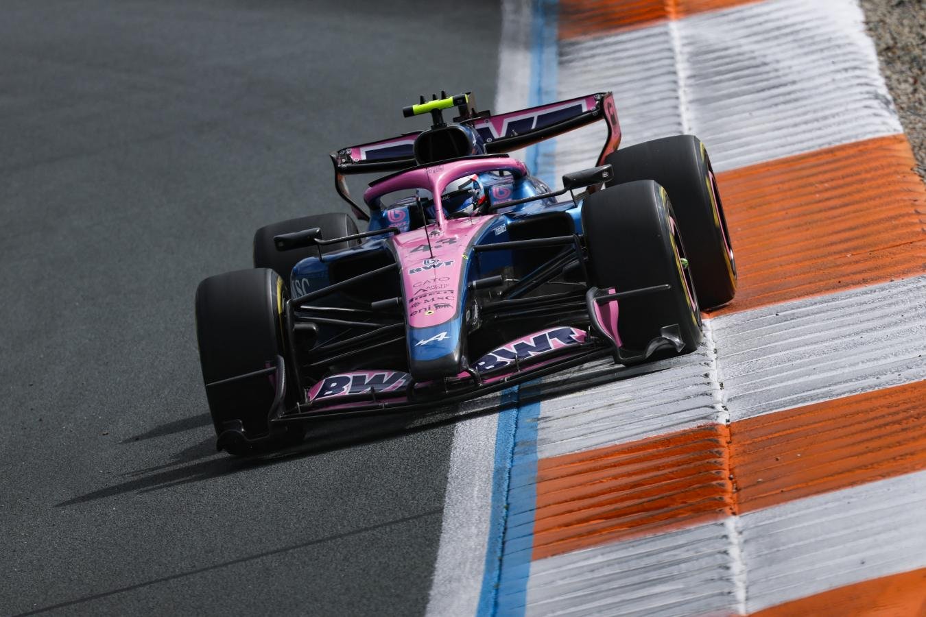 A PURO DENTADO EN ZANDVOORT: COLAPINTO PASÓ EL PRIMER CORTE Y LARGARÁ 14° EN PAÍSES BAJOS, MIENTRAS NORRIS SE QUEDÓ CON LA POLE