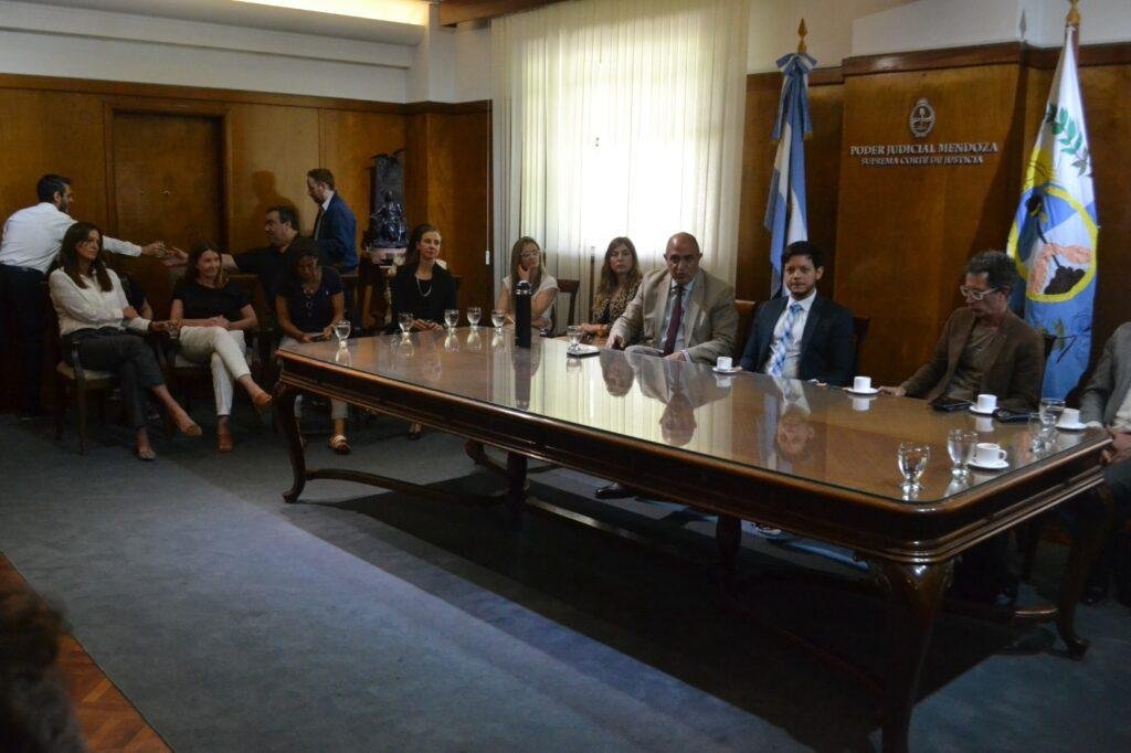 ABOGADOS DE MENDOZA YA PUEDEN USAR INTELIGENCIA ARTIFICIAL PARA BUSCAR JURISPRUDENCIA