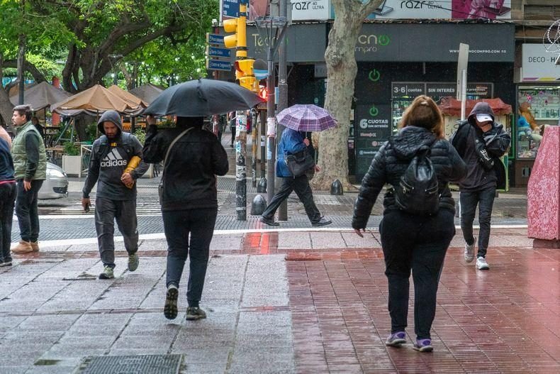 ALERTA POR TORMENTAS Y VIENTO FUERTE EN MENDOZA: QUÉ DÍAS LLOVERÁ Y CUÁNDO MEJORARÁ EL TIEMPO