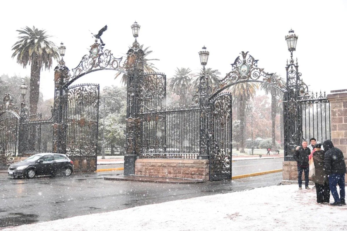 ALERTAN QUE LAS NEVADAS PODRÍAN EXTENDERSE DURANTE TODO AGOSTO EN MENDOZA Y COMPLICAR LA ALTA MONTAÑA