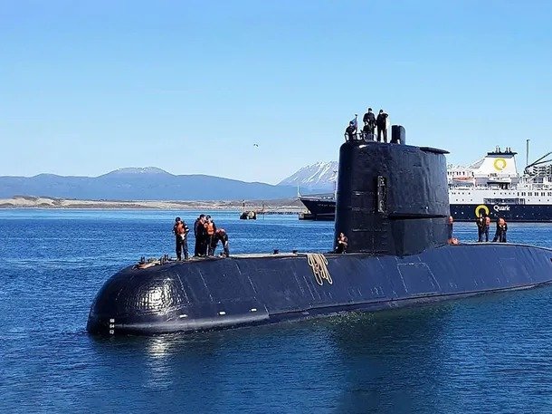 ARA SAN JUAN: LA FISCALÍA APUNTA A EXJEFES DE LA ARMADA Y PERDURA EL DOLOR POR LA TRAGEDIA