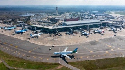 ATE POSTERGÓ EL PARO EN LOS AEROPUERTOS: EL RECLAMO SALARIAL DE FONDO SIGUE SIN RESOLVERSE