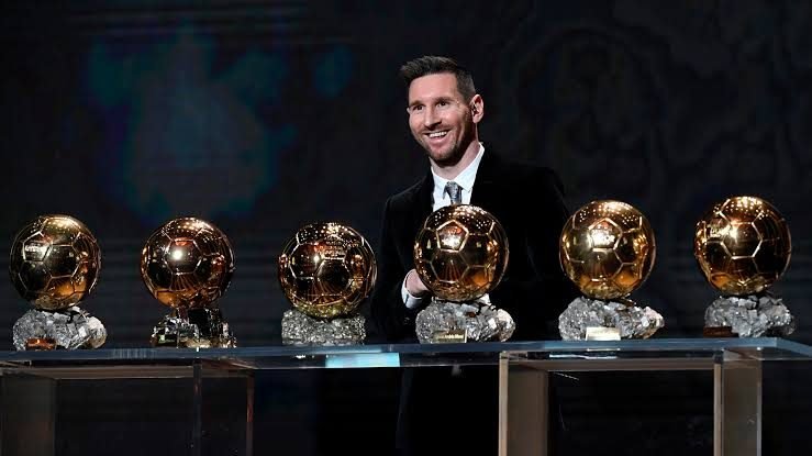 BALÓN DE ORO DE TODOS LOS TIEMPOS: VOTAMOS A MESSI Y RECORDAMOS AL DIEGO, QUE POR REGLAMENTO QUEDÓ AFUERA