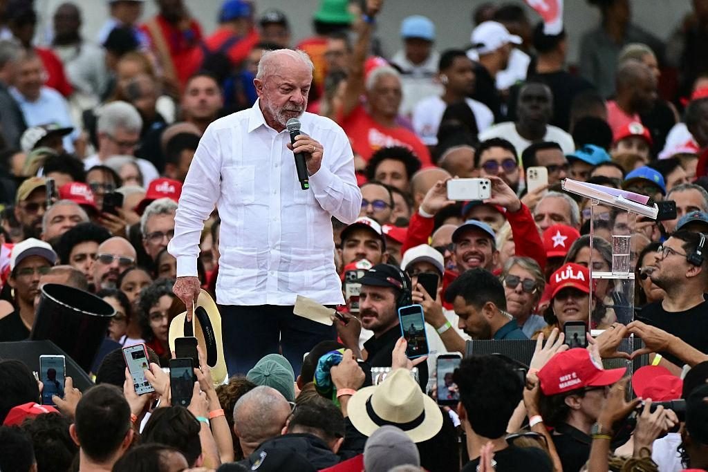 BRASIL AL BORDE DE UNA ELECCIÓN DE INFARTO: LULA Y FLÁVIO BOLSONARO LLEGAN EMPATADOS AL DEBATE DECISIVO