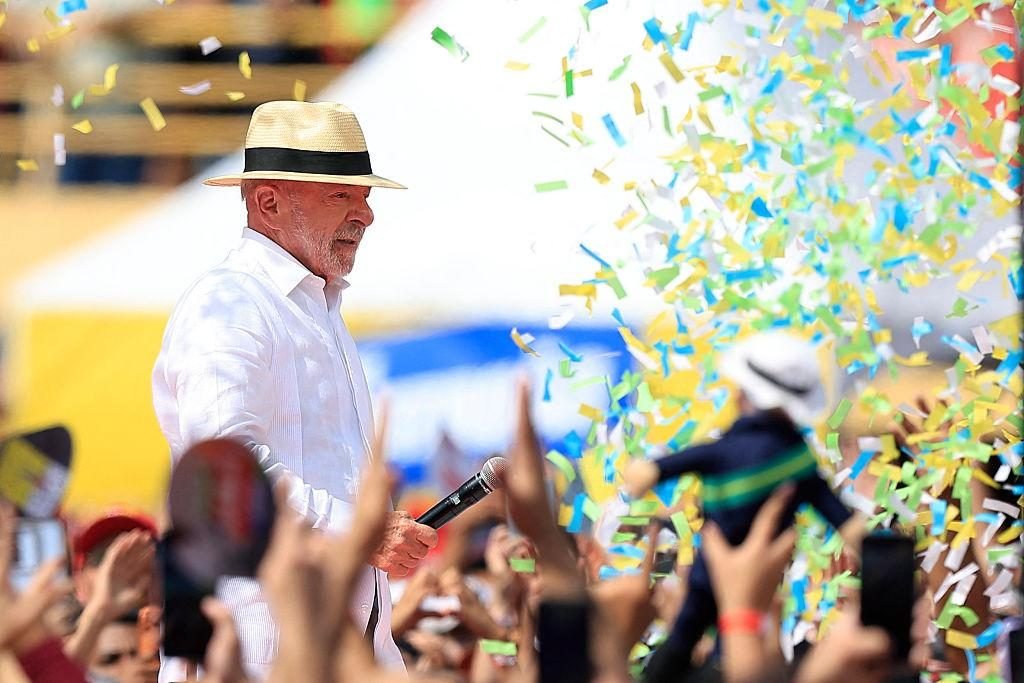 BRASIL VA A LAS URNAS: LULA Y FLÁVIO BOLSONARO LLEGAN AL FINAL DE CAMPAÑA CON UNA DISPUTA MUY AJUSTADA