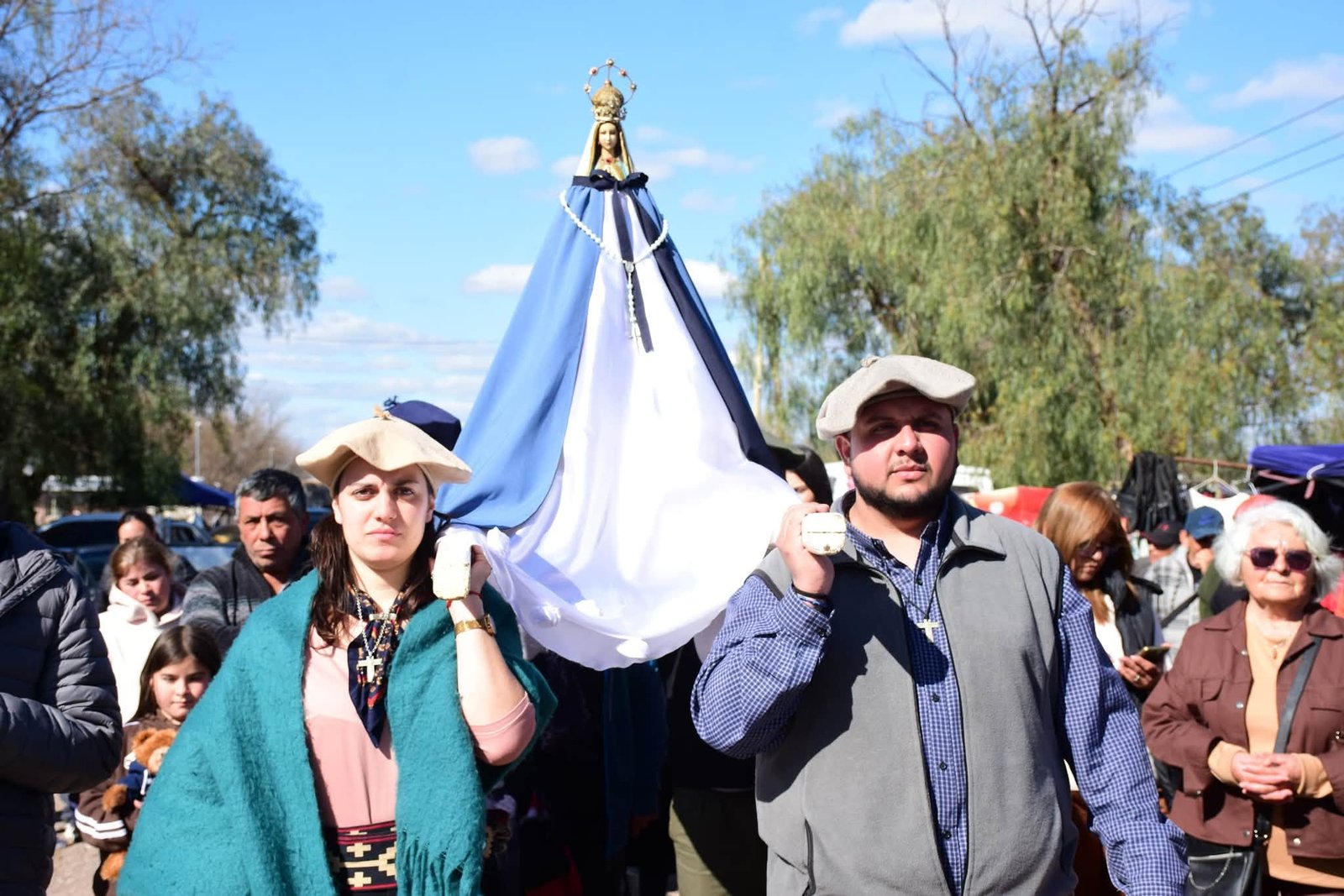 CABALGATA DE FE: EL FRÍO NO DETUVO A LOS FIELES DE LA VIRGEN DE ITATÍ EN ÑACUÑÁN