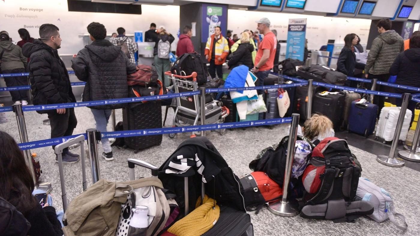 CAOS EN AEROPARQUE: UN VUELO DE JETSMART A MENDOZA ABORTÓ EL DESPEGUE EN PLENA PISTA