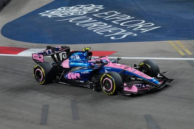 COLAPINTO SE QUEDÓ SIN ELECTRICIDAD Y ABANDONÓ LA SPRINT DE SINGAPUR. EN MINUTOS VA POR LA REVANCHA EN LA CLASIFICACIÓN