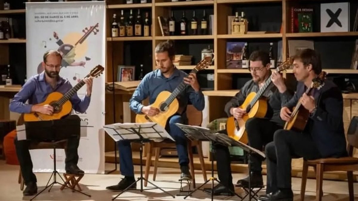 CUARTETO DE GUITARRAS ECOS CELEBRA 20 AÑOS DE TRAYECTORIA CON UN CONCIERTO EN EL TEATRO MUNICIPAL DE RIVADAVIA