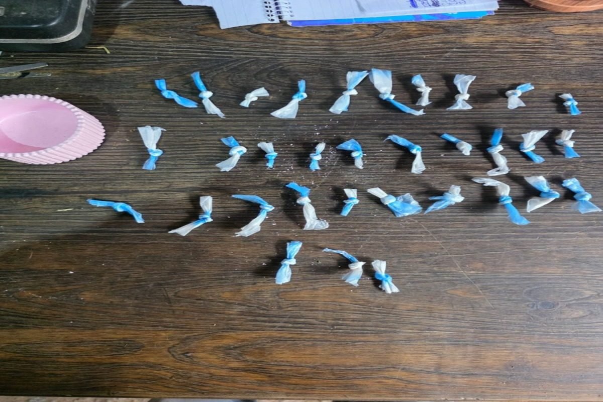 CUATRO ALLANAMIENTOS EN MAIPÚ: SECUESTRARON ESCOPETAS, UNA TUMBERA Y MÁS DE 200 DOSIS DE COCAÍNA