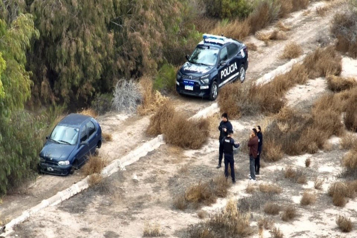 DETUVIERON A UN SUJETO Y RECUPERARON UN AUTO ROBADO EN SANTA ROSA