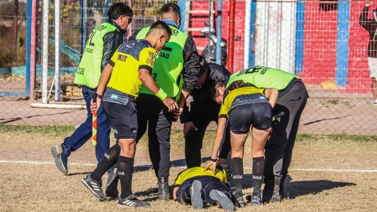 DIEZ AÑOS SIN JUGAR AL FÚTBOL: LA HISTÓRICA SANCIÓN AL JUGADOR QUE NOQUEÓ A UN ÁRBITRO EN MENDOZA