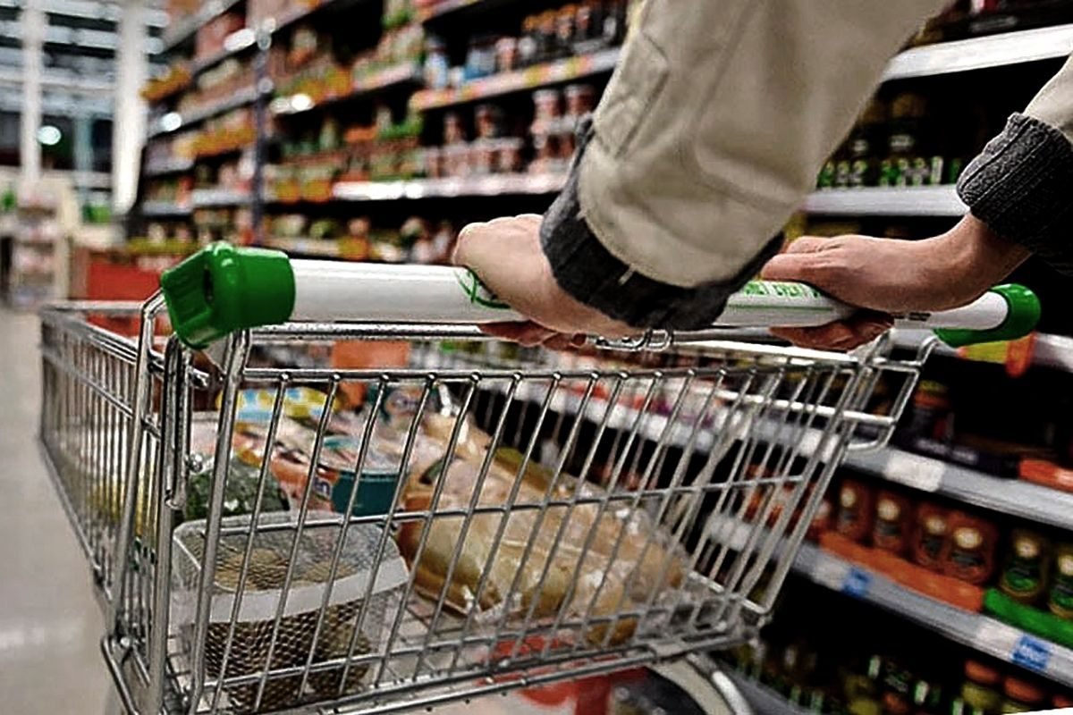 DIEZ MESES SEGUIDOS DE CAÍDA: EL CONSUMO NO LEVANTA, COMEMOS MENOS CARNE Y LOS SUELDOS PIERDEN CON LA INFLACIÓN