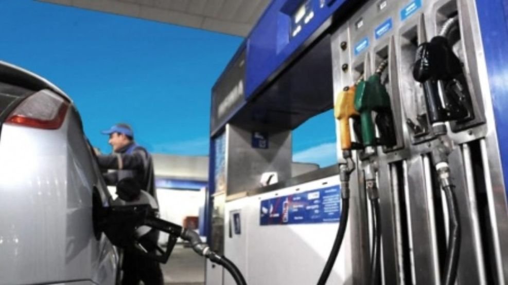 EL GOBIERNO NACIONAL CONGELÓ EL IMPUESTO A LOS COMBUSTIBLES Y BUSCA FRENAR EL IMPACTO EN LAS NAFTAS