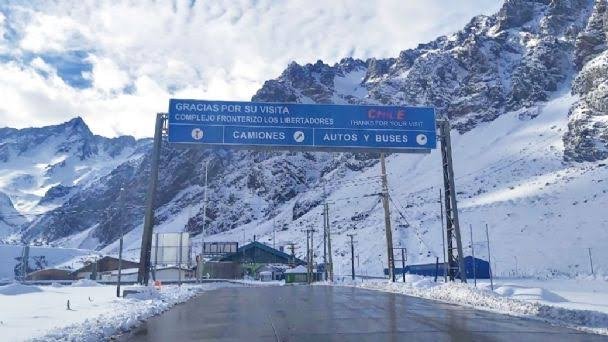 EL PASO A CHILE CONTINÚA CON RESTRICCIONES POR NEVADAS Y HIELO