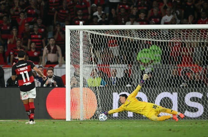 EL PINCHA HIZO HISTORIA EN EL MARACANÁ: CON MUSLERA COMO HÉROE, ESTUDIANTES ES FINALISTA DE LA LIBERTADORES