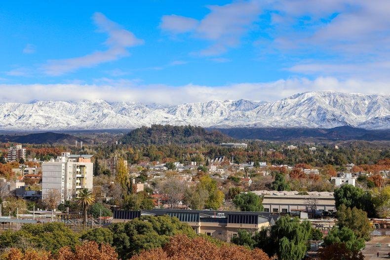 EL TIEMPO EN MENDOZA: LUNES AGRADABLE, ASCENSO DE TEMPERATURA Y POSIBLE INESTABILIDAD POR LA NOCHE