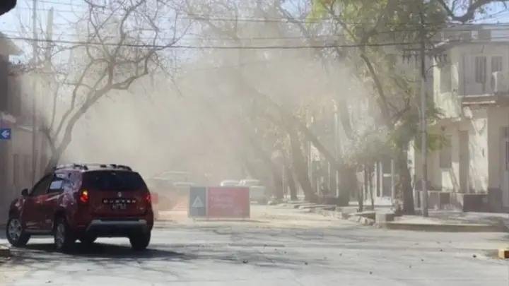 EL ZONDA BAJÓ AL LLANO Y MENDOZA MANTIENE LAS CLASES CON NORMALIDAD