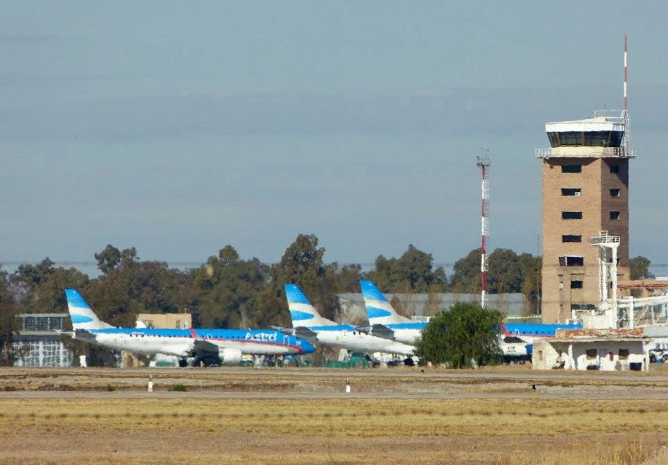 EL ZONDA COMPLICÓ LA OPERATORIA DEL AEROPUERTO DE MENDOZA Y DESVIÓ VUELOS