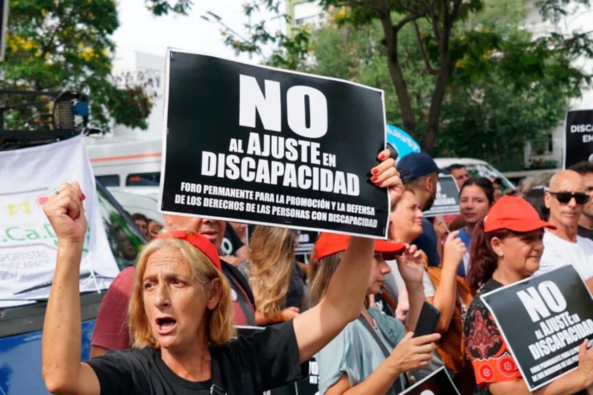 EMERGENCIA EN DISCAPACIDAD: ENTRE EL DISCURSO OFICIAL, LOS PAGOS DEMORADOS Y LAS PENSIONES EN EL LIMBO
