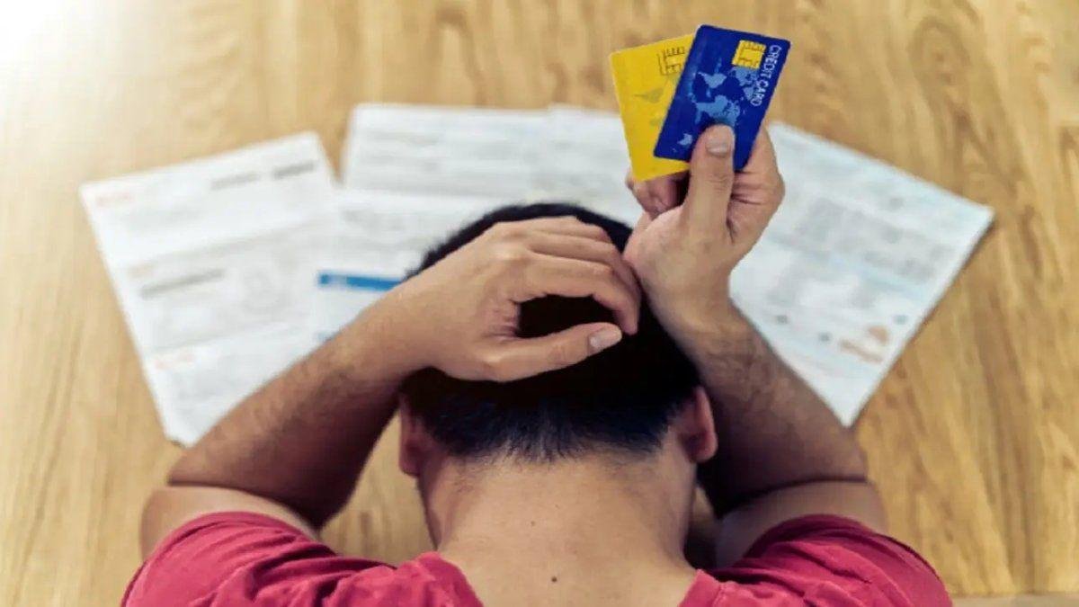 ENDEUDAMIENTO FAMILIAR: CUÁNDO PUEDEN RECLAMAR UNA DEUDA Y QUÉ LÍMITES TIENEN LOS COBRADORES
