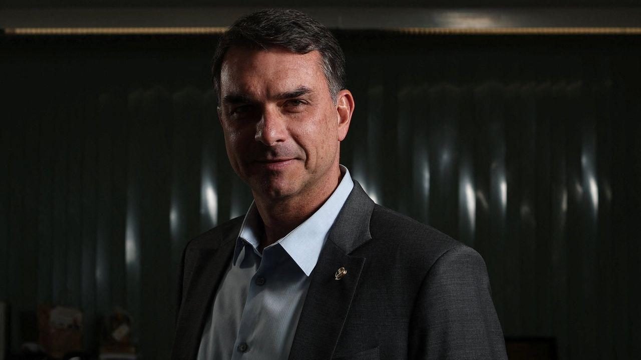 ESCÁNDALO EN LA FRONTERA: INVESTIGAN SI FLÁVIO BOLSONARO INTENTÓ SALIR DE BRASIL VÍA ARGENTINA