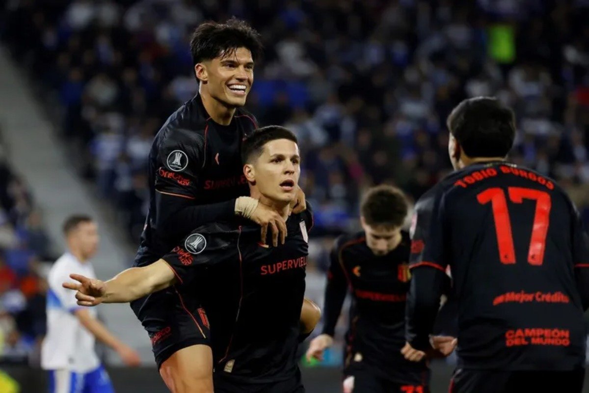 ESTUDIANTES GOLEÓ A UNIVERSIDAD CATÓLICA Y SE METIÓ EN CUARTOS DE LA LIBERTADORES: EL TUCU CORREA FUE FIGURA