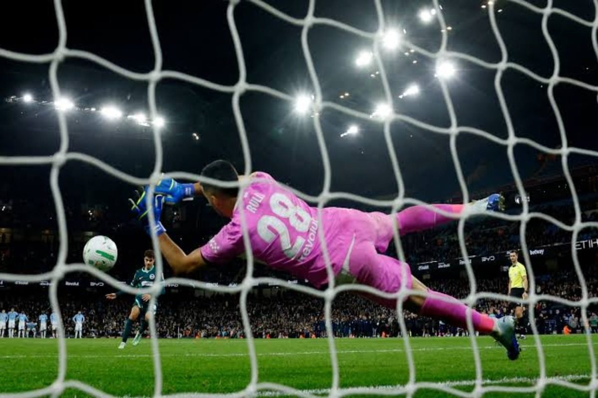 GERÓNIMO RULLI SE VISTIÓ DE HÉROE: ATAJÓ DOS PENALES Y METIÓ AL MANCHESTER CITY EN CUARTOS