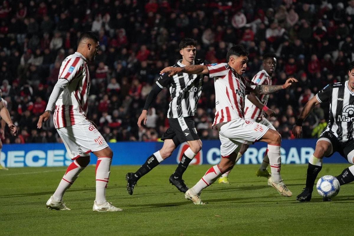 GIMNASIA Y ESGRIMA CAYÓ 1 A 0 ANTE INSTITUTO Y SE QUEDÓ SIN LA CIMA DE LA ZONA A