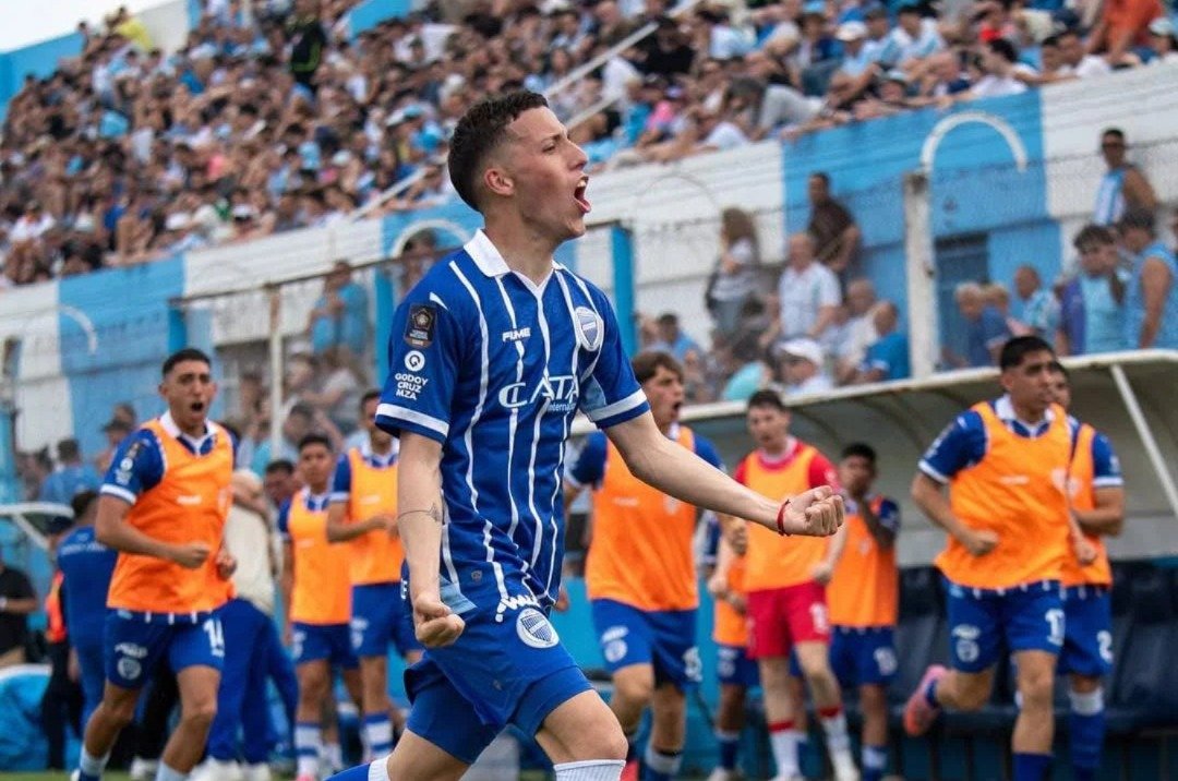 GODOY CRUZ DEJÓ ESCAPAR EL TRIUNFO ANTE RACING DE CÓRDOBA EN UN PARTIDO MARCADO POR LOS INCIDENTES