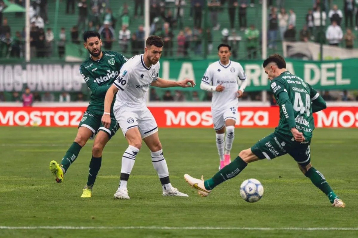 INDEPENDIENTE RIVADAVIA CAYÓ ANTE SARMIENTO Y PERDIÓ EL INVICTO EN EL CLAUSURA