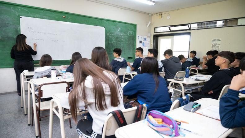 INVESTIGAN A UN GRUPO DE ALUMNOS POR LA DIFUSIÓN DE LAS IMÁGENES ÍNTIMAS DE LA PROFESORA