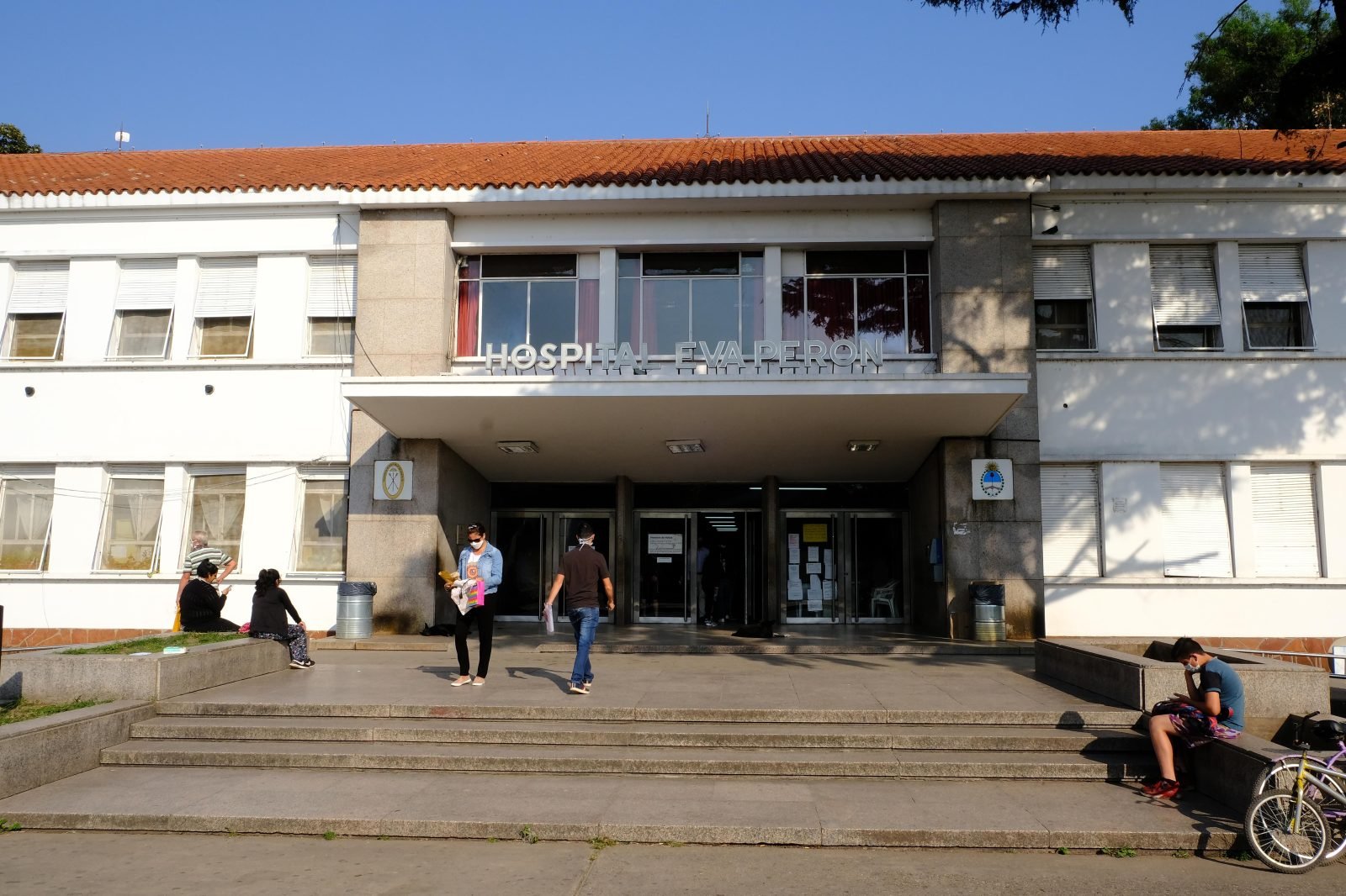 INVESTIGAN SI UN HOMBRE PRENDIÓ FUEGO A SU PAREJA EMBARAZADA: ESTÁ GRAVE Y HAY UN DETENIDO