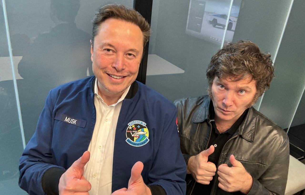 JAVO Y SU REGALITO PARA ELON: LAS ESCUELAS RURALES TERMINARÁN PAGANDO EL TRIPLE POR STARLINK QUE POR ARSAT