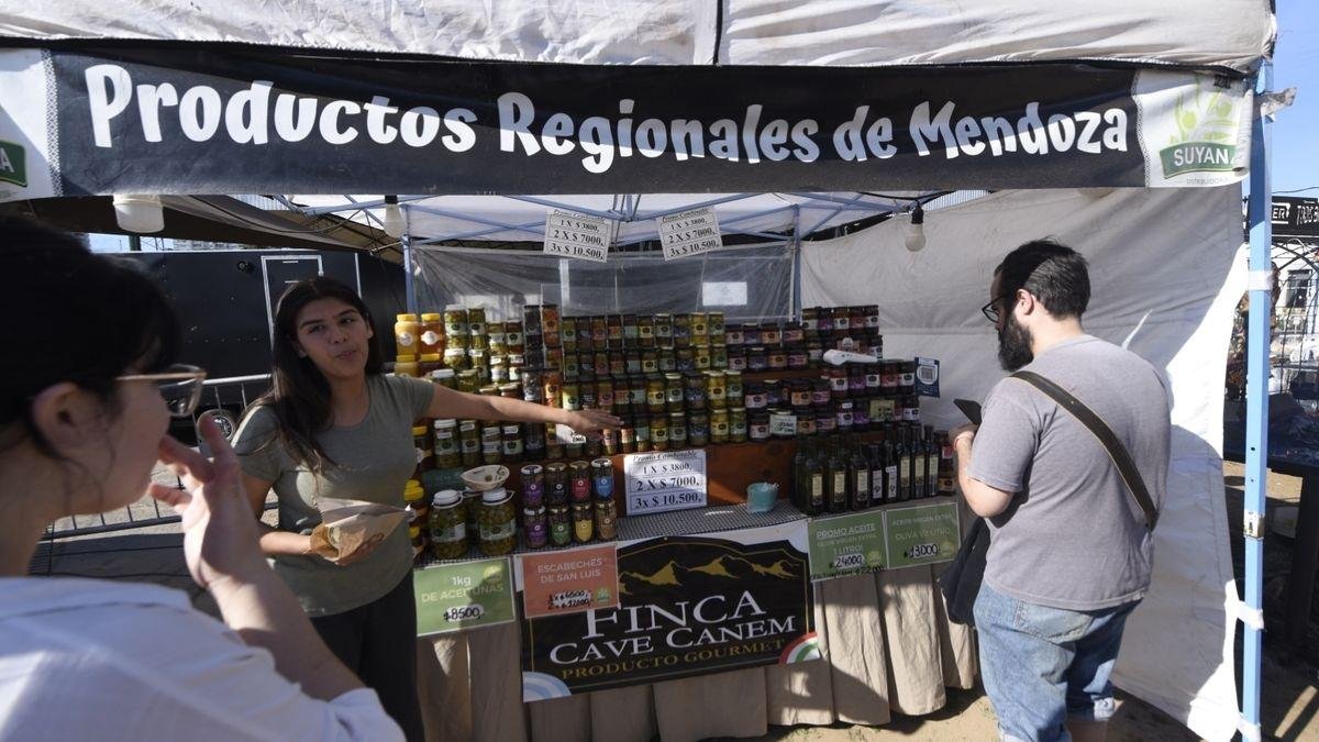 JUNÍN IMPULSA UNA NUEVA FERIA DE ARTESANOS Y EMPRENDEDORES PARA FORTALECER LA ECONOMÍA LOCAL