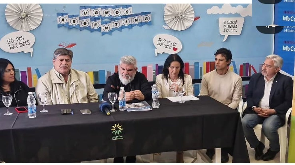JUNÍN, RIVADAVIA Y SAN MARTÍN LANZARON EN CONJUNTO LA FERIA DEL LIBRO DE LA ZONA ESTE