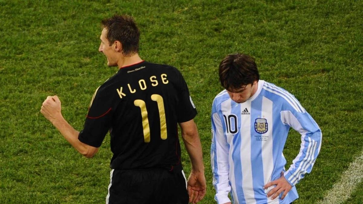 KLOSE FELICITÓ A MESSI Y CELEBRÓ QUE SU RÉCORD MUNDIALISTA HAYA QUEDADO EN MANOS DEL CAPITÁN ARGENTINO