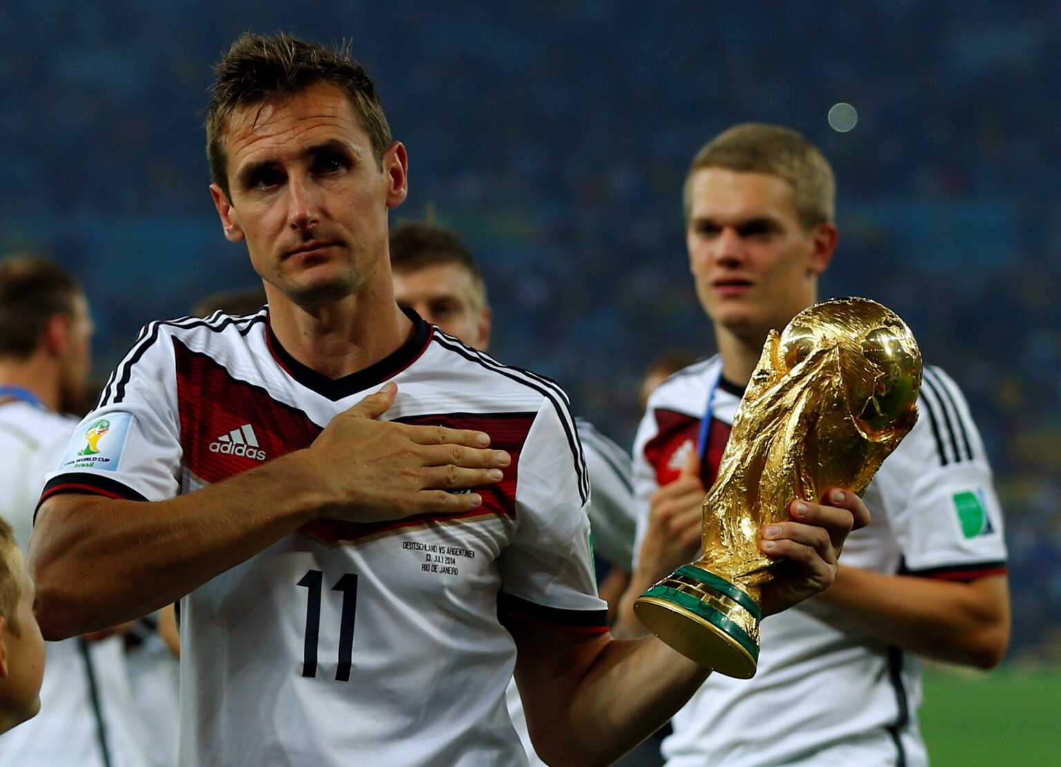 LA CHARLA QUE EMOCIONÓ A TODOS: KLOSE LLAMÓ A MESSI PARA FELICITARLO Y LE PIDIÓ SU CAMISETA