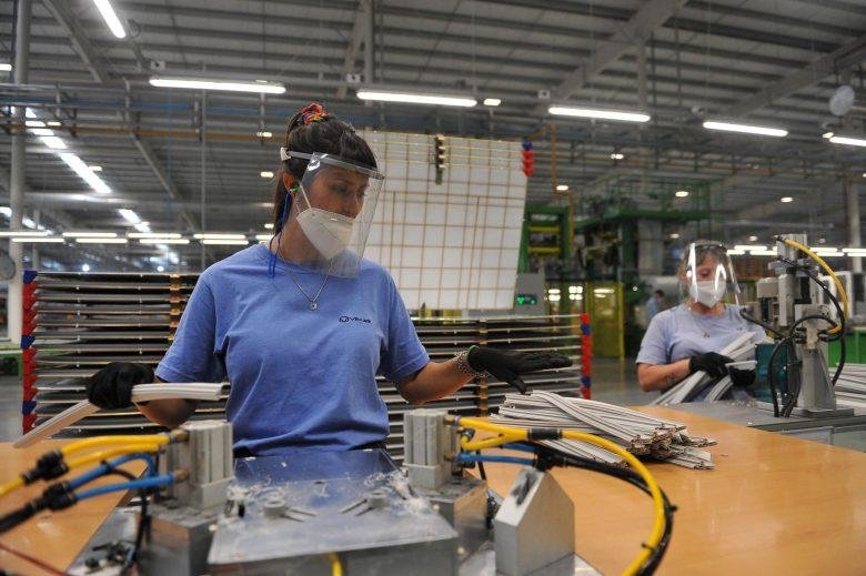 LA INDUSTRIA ARGENTINA ANTICIPA MENOS EMPLEO POR LA FALTA DE PEDIDOS: QUÉ DICE EL INDEC