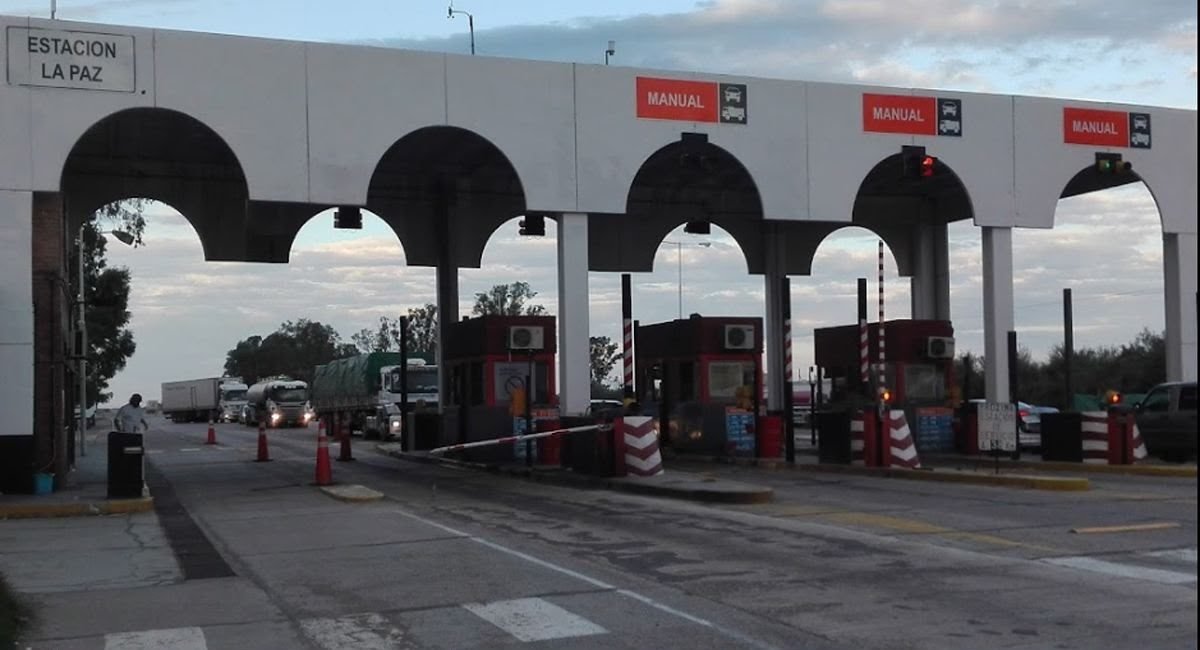 LA PAZ: AUMENTA EL PEAJE DE DESAGUADERO Y COSTARÁ $1.900 PARA AUTOS