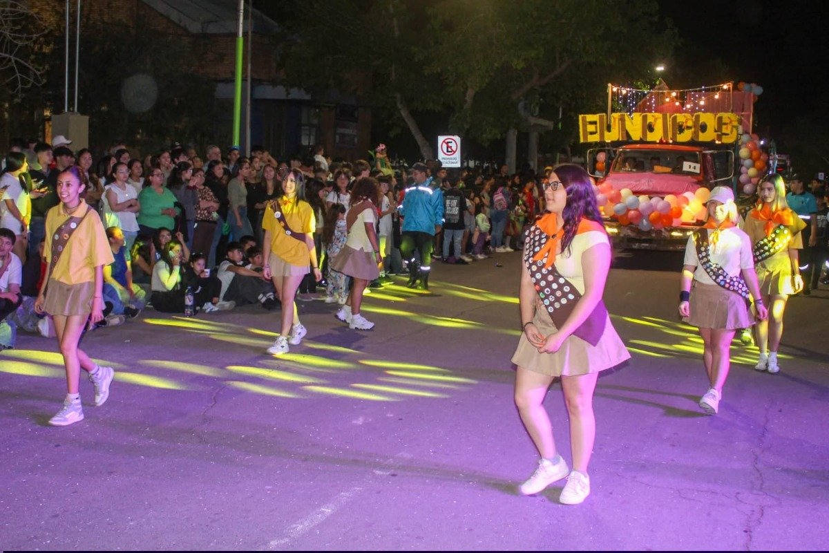 LA PAZ CIERRA SU CALENDARIO ESTUDIANTIL CON LA TRADICIONAL FARÁNDULA DESDE LAS 20HS