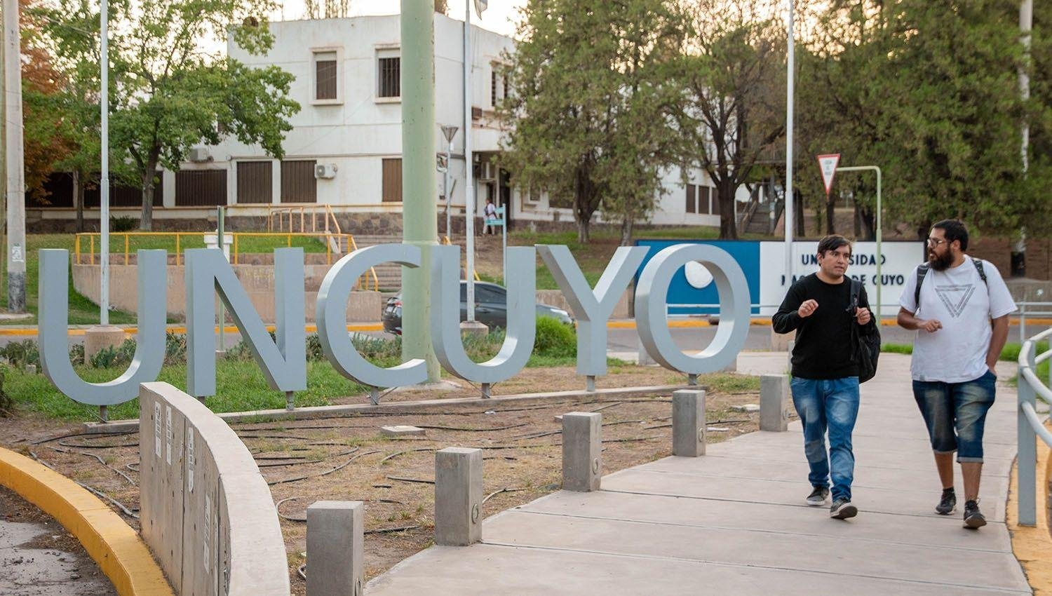 LA PRIMERA CAMADA DE PACEÑOS QUE SE FORMÓ EN LA UNCUYO MARCA UN NUEVO CAMINO PARA LA EDUCACIÓN EN LA PAZ