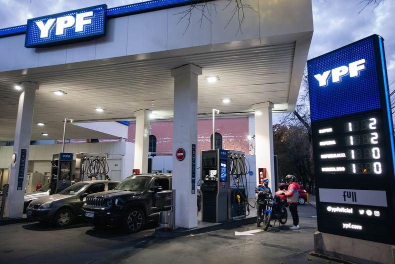 LOS COMBUSTIBLES VUELVEN A GOLPEAR EL BOLSILLO EN MENDOZA: CUÁNTO CUESTA LLENAR EL TANQUE