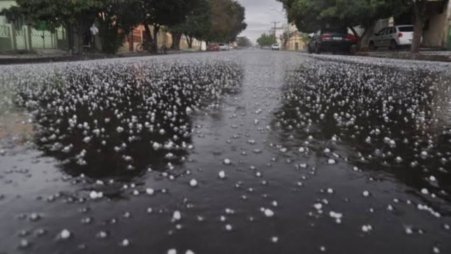 MAIPÚ BAJO EL AGUA: EL OCTUBRE MÁS LLUVIOSO EN 65 AÑOS DEJÓ AL DESCUBIERTO CANALES, RUTAS Y RECLAMOS VECINALES