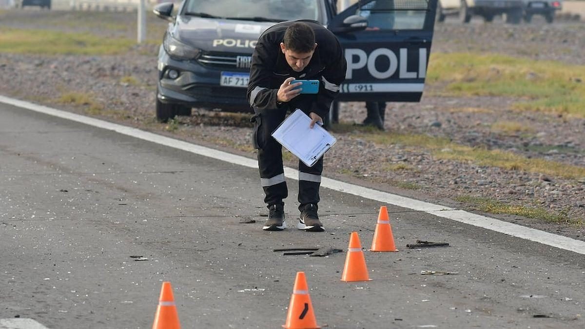 MANEJABA CON 1,18 DE ALCOHOL, CHOCÓ CONTRA DOS POSTES Y TERMINÓ SOBRE LAS REJAS DE UN SALÓN EN LUJÁN