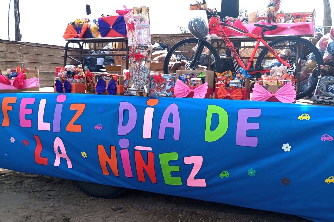 MÁS DE DIEZ AÑOS LLEVANDO ALEGRÍA: LOS AMIGOS SOLIDARIOS QUE FESTEJAN EL DÍA DEL NIÑO A PULMÓN Y NECESITAN MÁS AYUDA QUE NUNCA