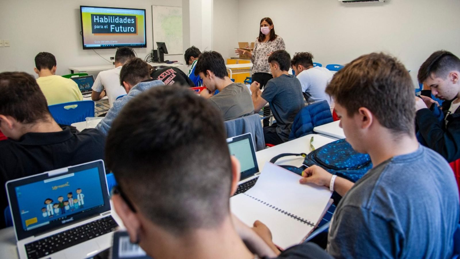MENDOZA LLEVARÁ EDUCACIÓN FINANCIERA A LAS ESCUELAS Y BUSCARÁ ABRIRLES EL MERCADO DE CAPITALES A LAS PYMES