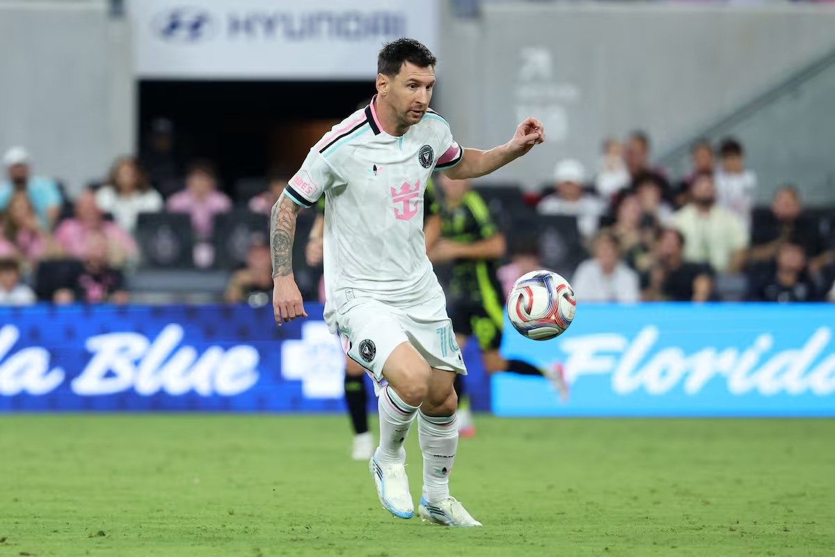 MESSI VOLVIÓ AL INTER MIAMI, PERO LAS GARZAS EMPATARON CON COLUMBUS CREW EN UNA NOCHE MARCADA POR EL AUTOGOL DE CASEMIRO