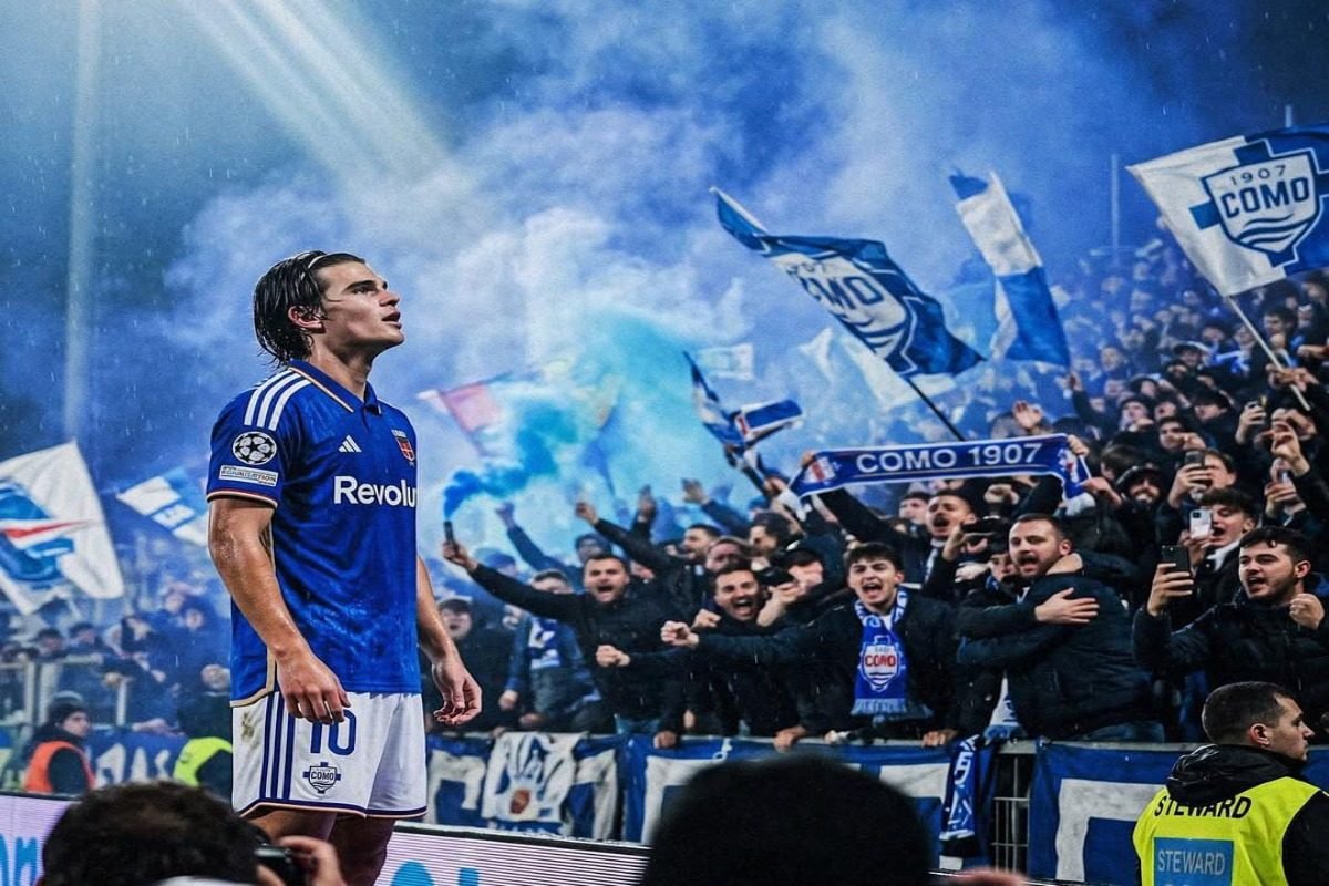 NICO PAZ TUVO UNA NOCHE SOÑADA: DOBLETE, ASISTENCIA Y GOLEADA HISTÓRICA DEL COMO AL MANCHESTER UNITED