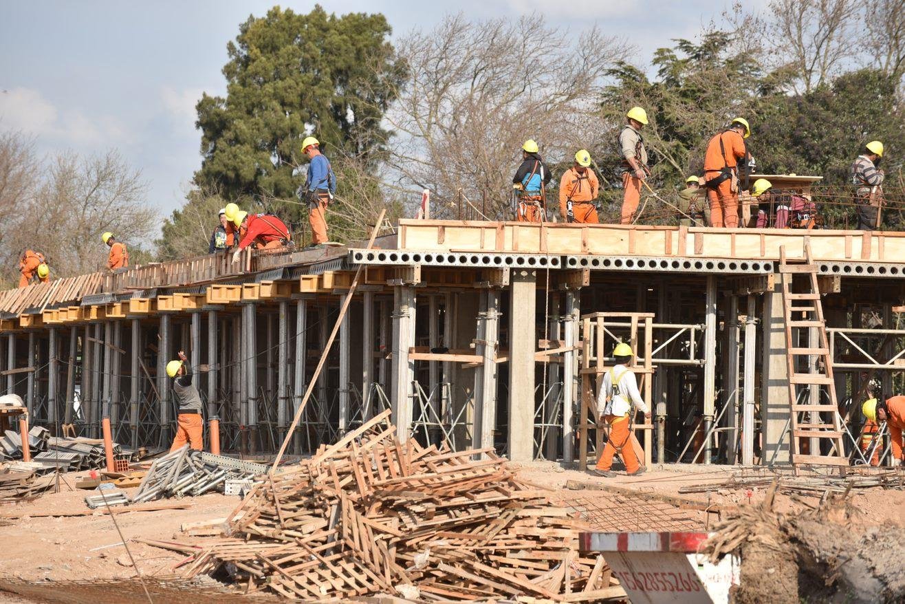 NUEVO AUMENTO PARA LOS ALBAÑILES: CUÁNTO COBRAN DESDE AGOSTO